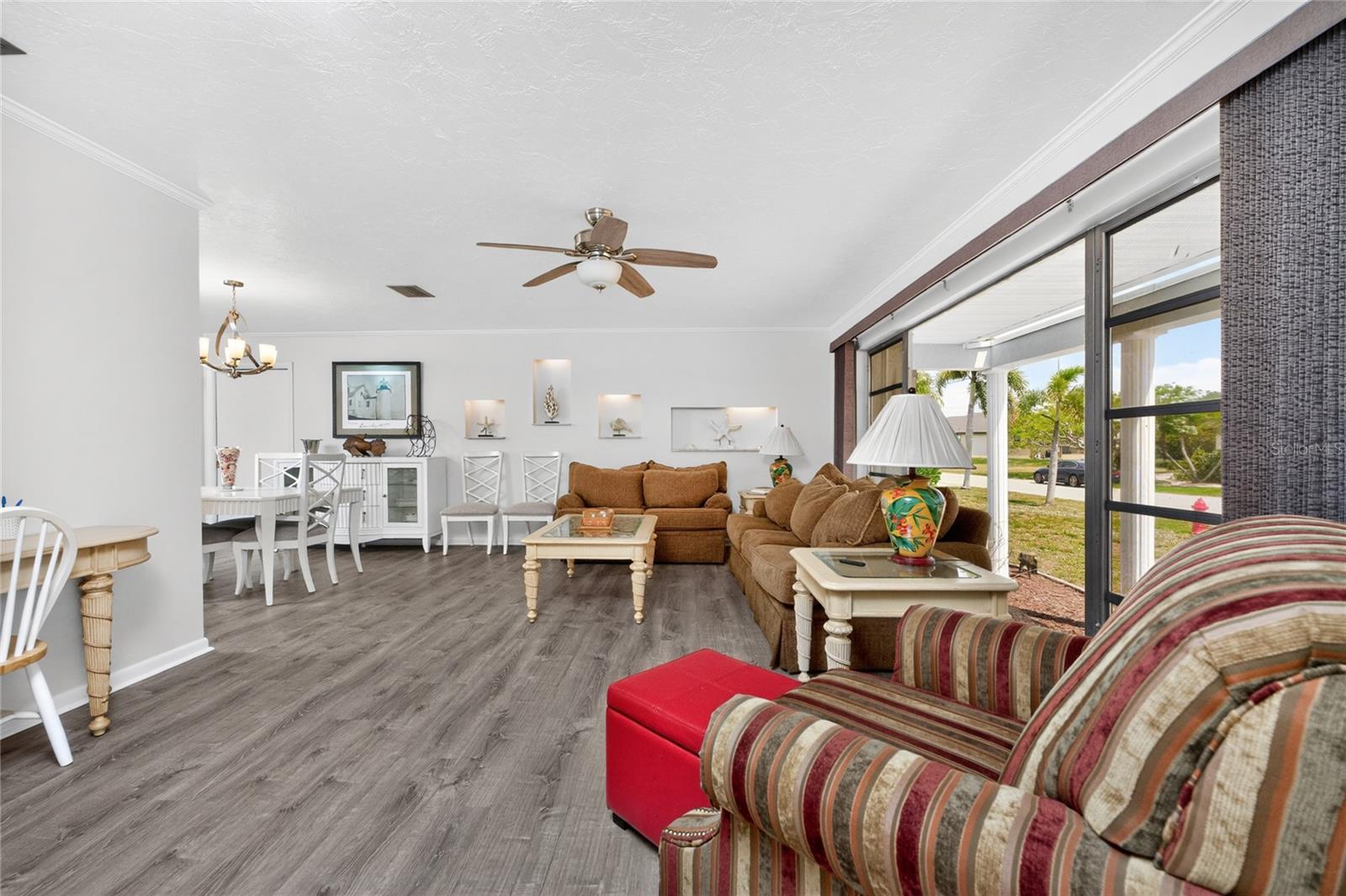 Image 5 of 100 For 2122 Cassino Court