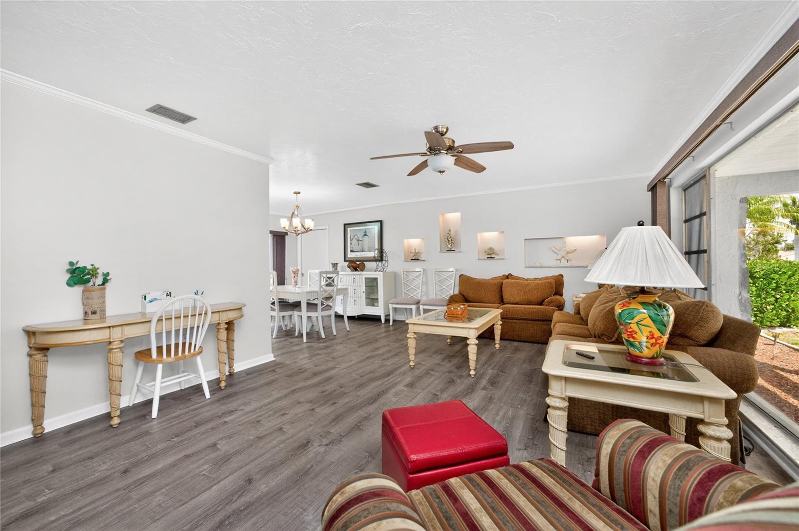 Image 6 of 100 For 2122 Cassino Court