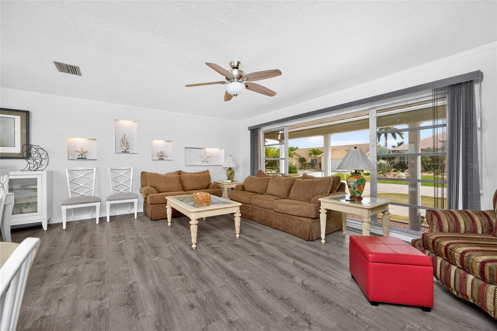 Image 7 of 100 For 2122 Cassino Court