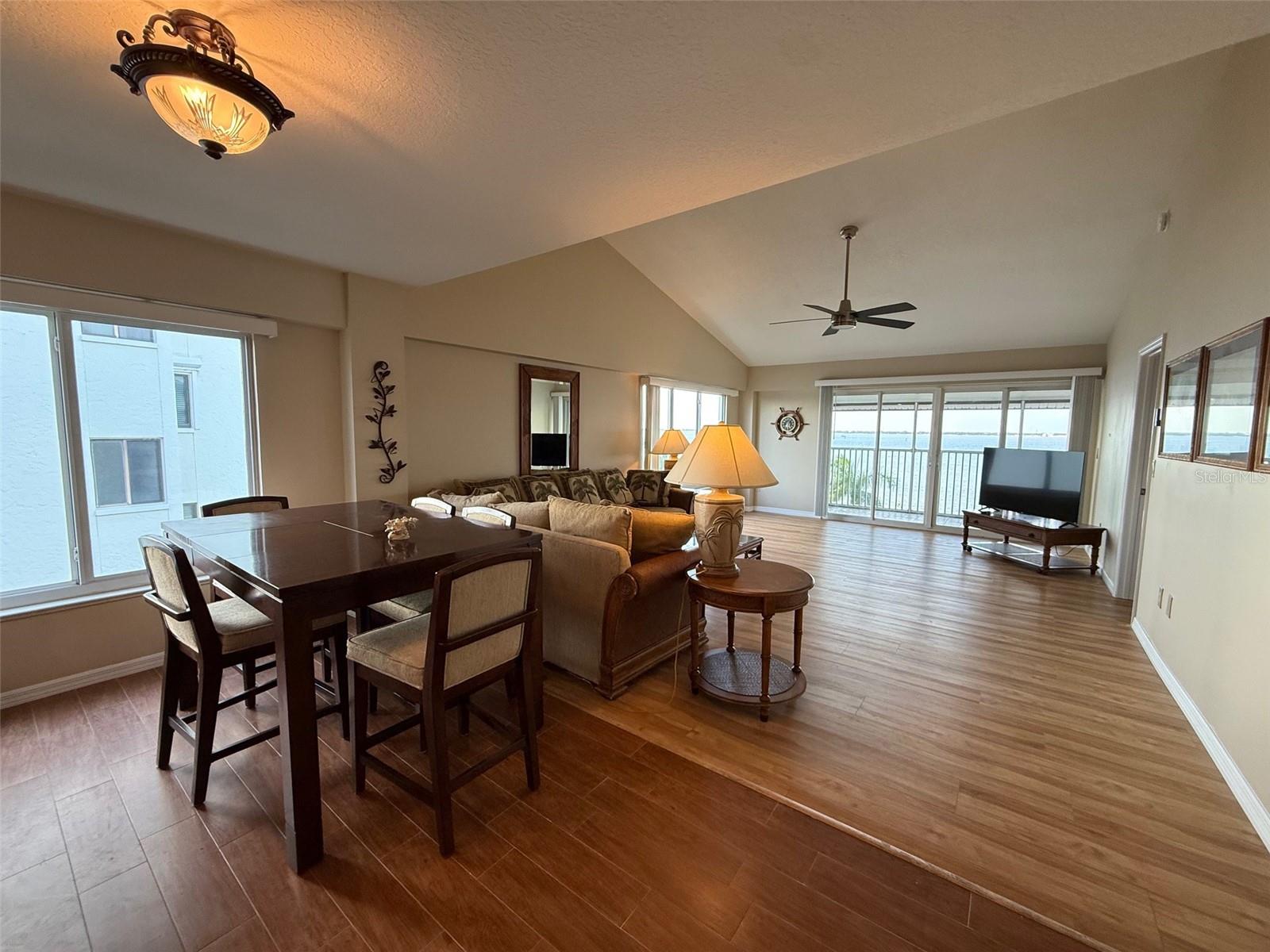 Image 10 of 25 For 1477 Park Beach Circle 31