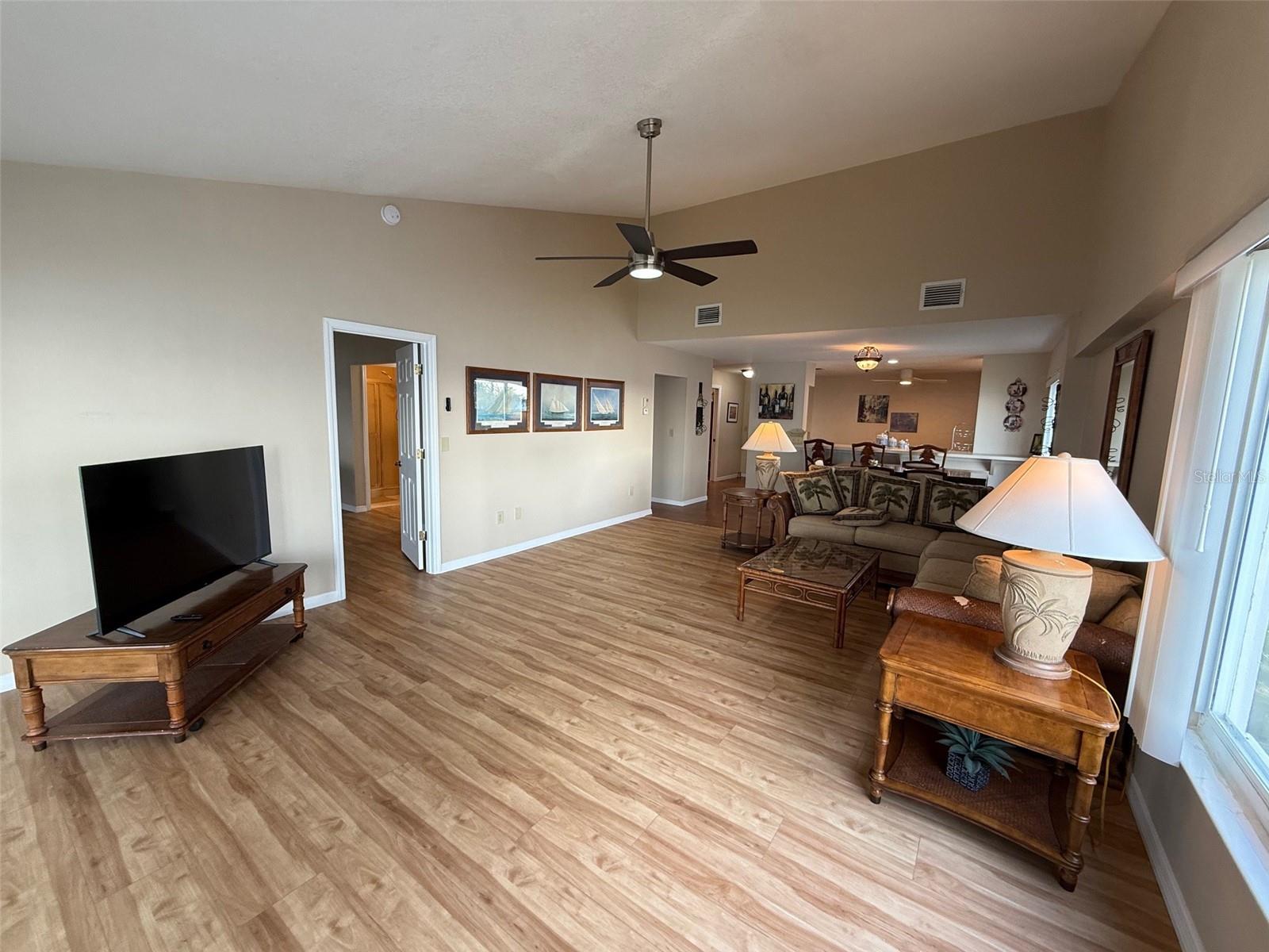 Image 13 of 25 For 1477 Park Beach Circle 31