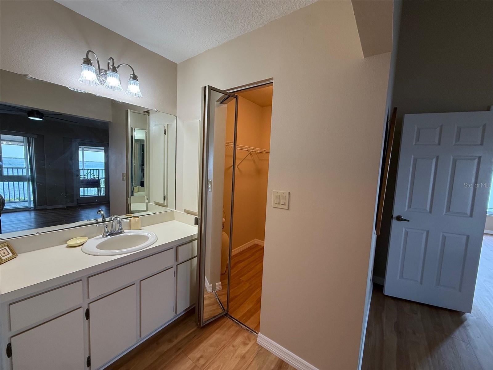 Image 17 of 25 For 1477 Park Beach Circle 31