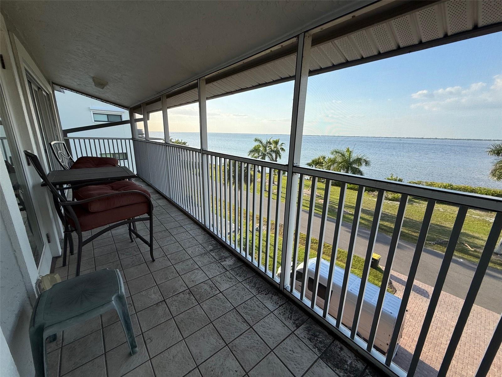 Image 21 of 25 For 1477 Park Beach Circle 31