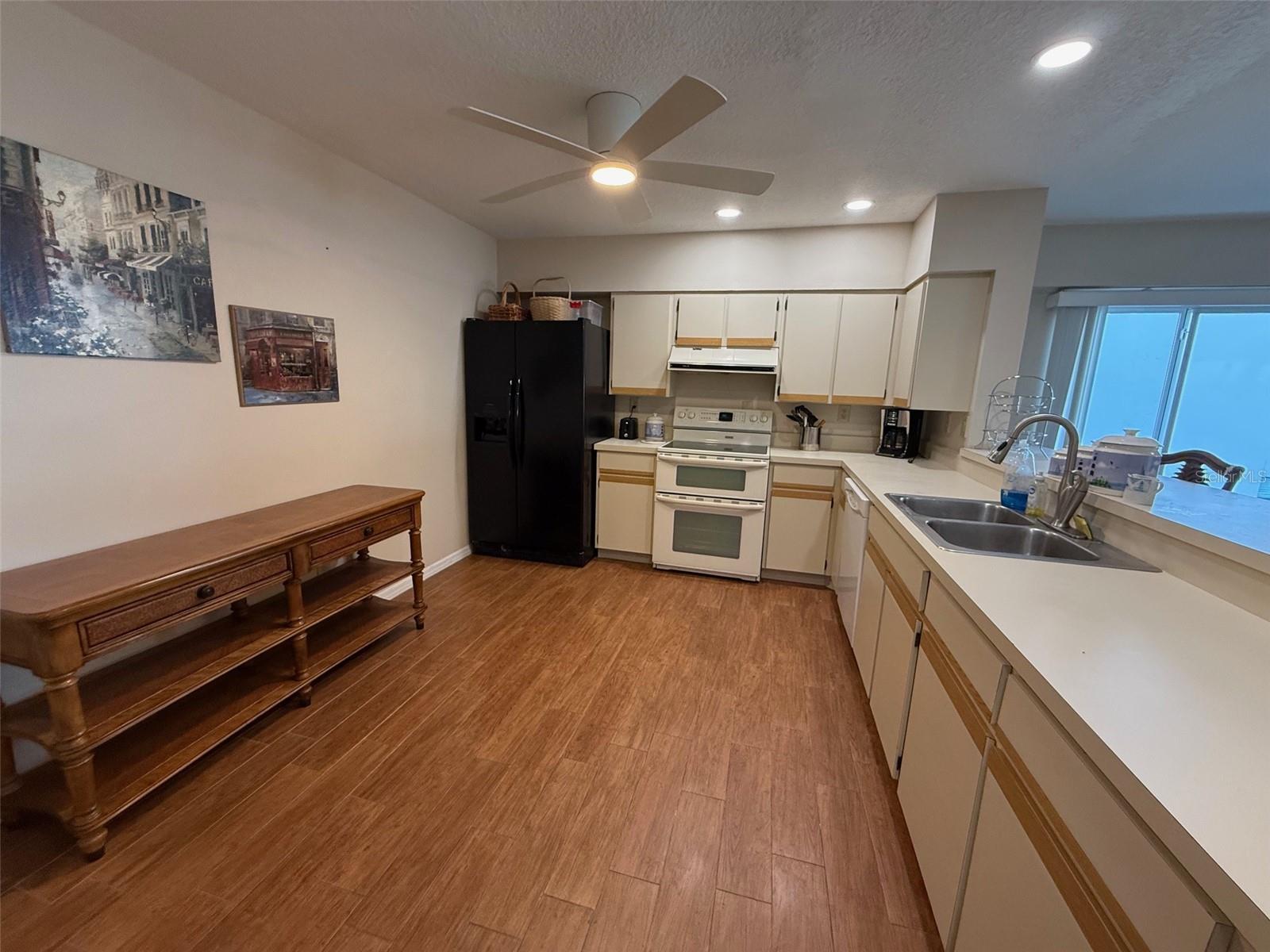 Image 4 of 25 For 1477 Park Beach Circle 31