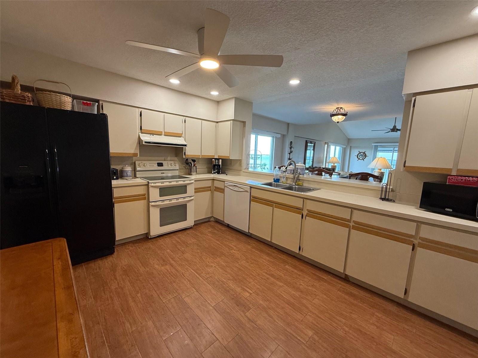Image 5 of 25 For 1477 Park Beach Circle 31