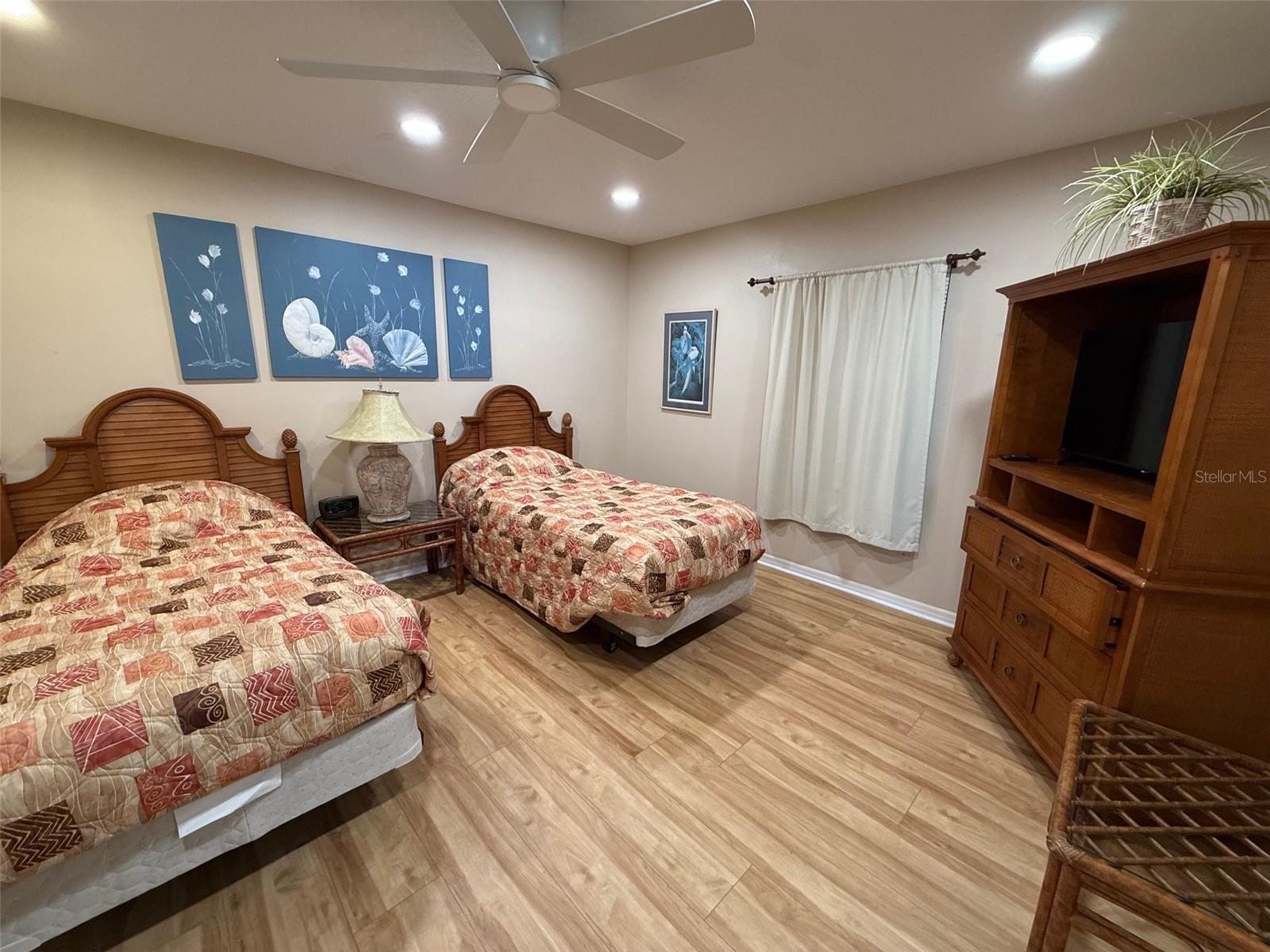Image 7 of 25 For 1477 Park Beach Circle 31