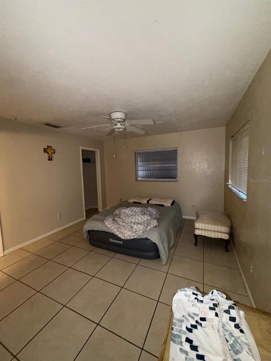 Image 18 of 27 For 901 Sheldon Avenue