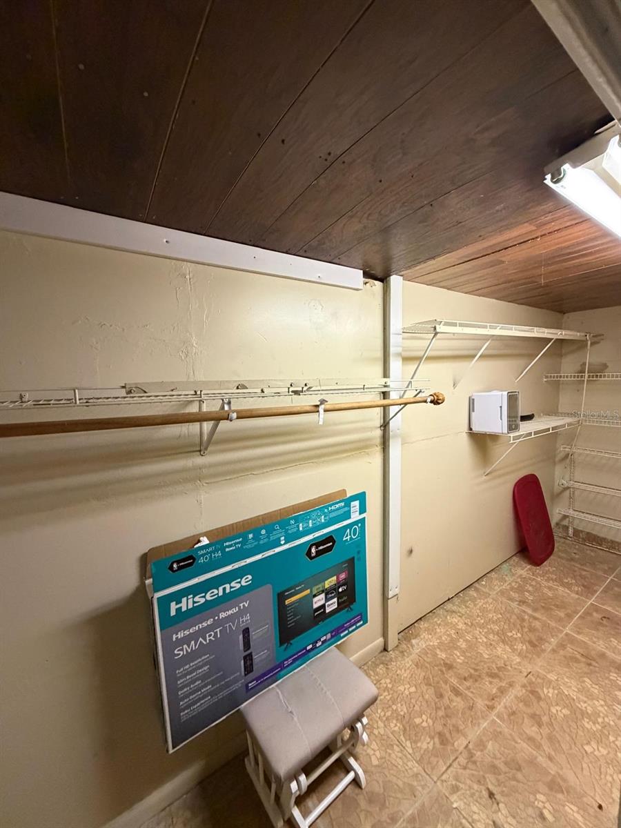 Image 19 of 27 For 901 Sheldon Avenue