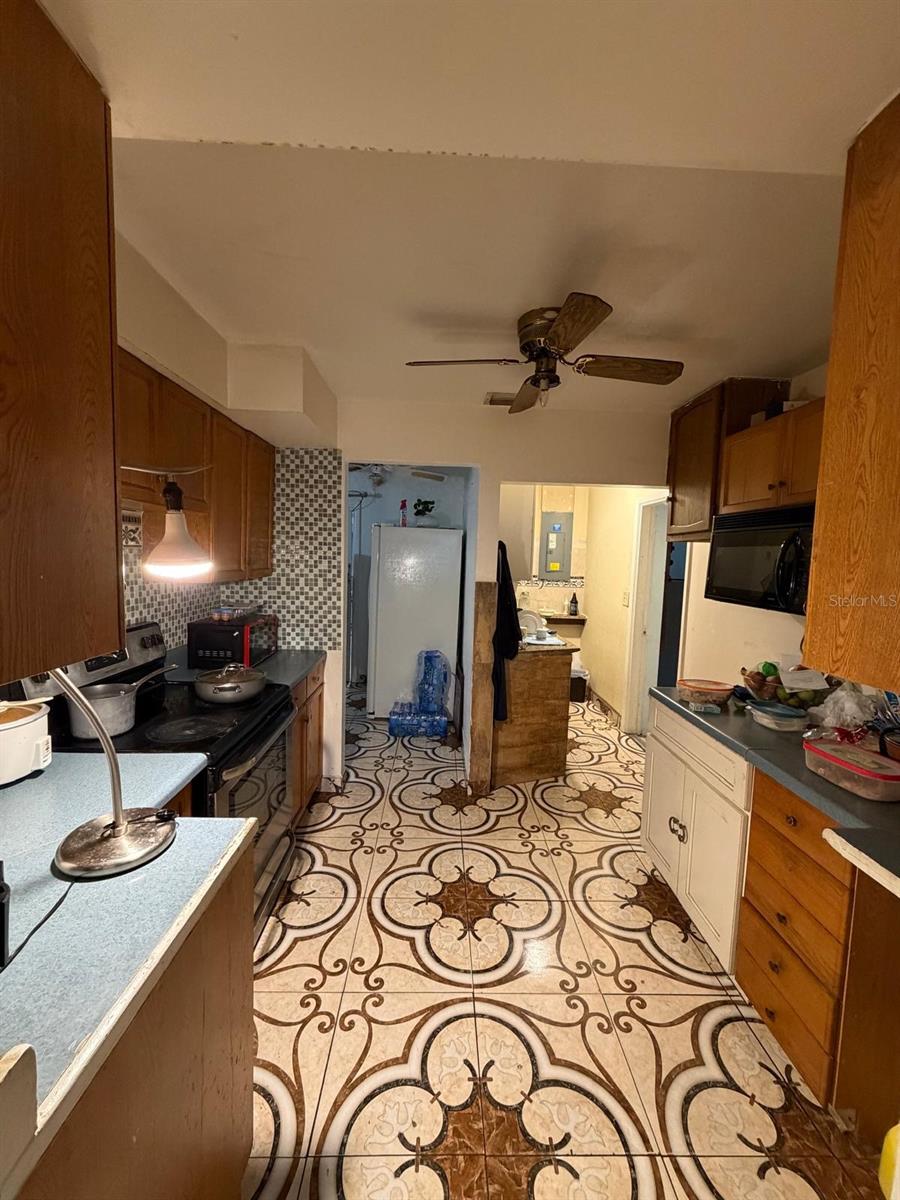 Image 20 of 27 For 901 Sheldon Avenue