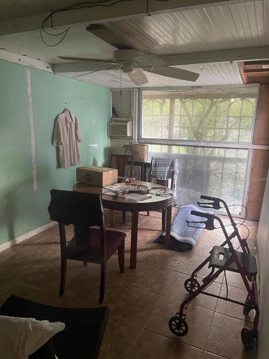 Image 21 of 27 For 901 Sheldon Avenue