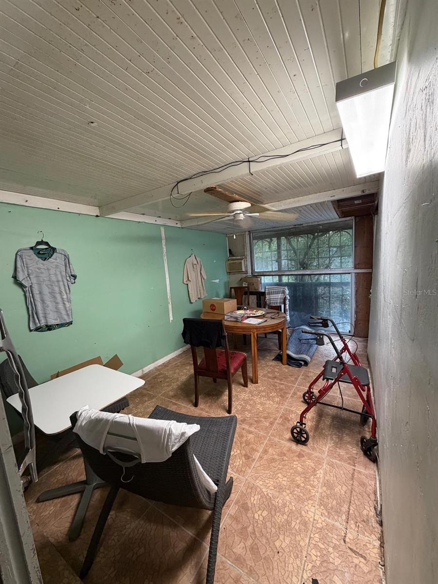 Image 24 of 27 For 901 Sheldon Avenue