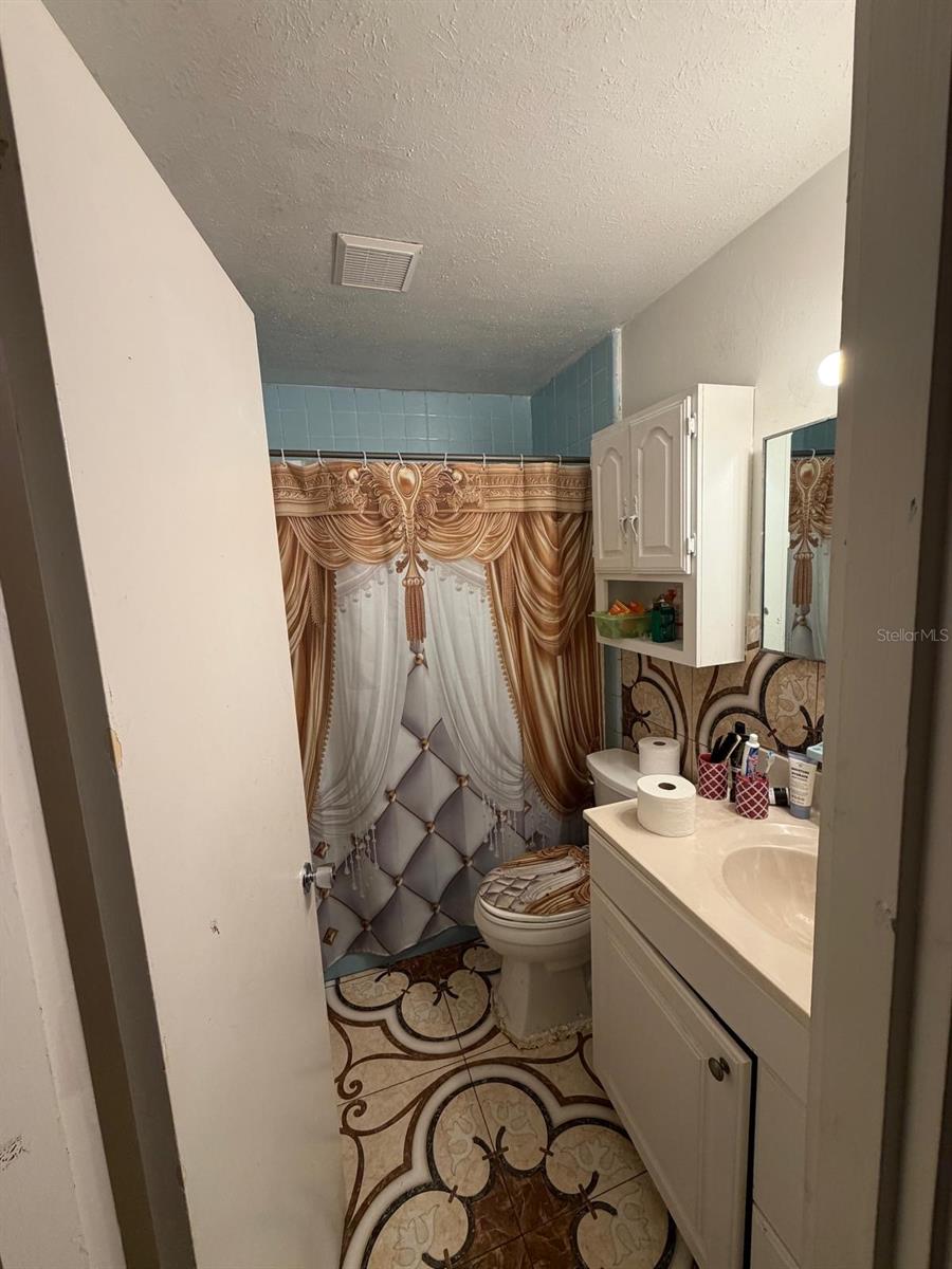 Image 25 of 27 For 901 Sheldon Avenue