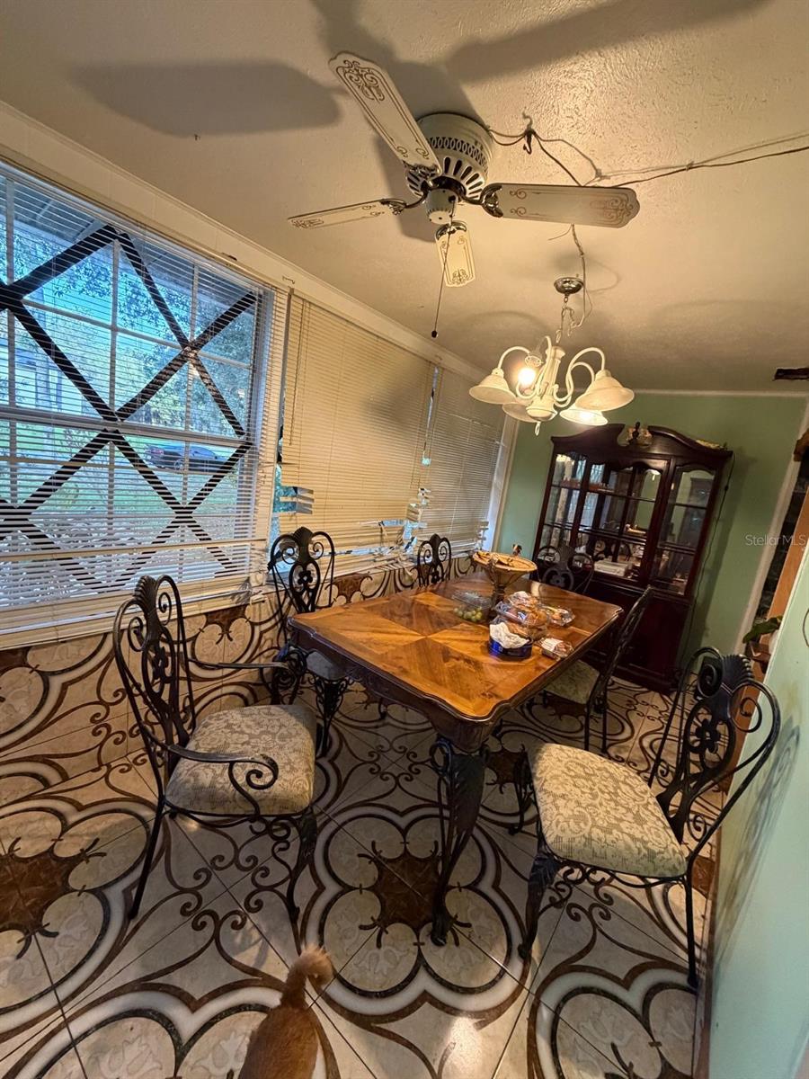 Image 26 of 27 For 901 Sheldon Avenue