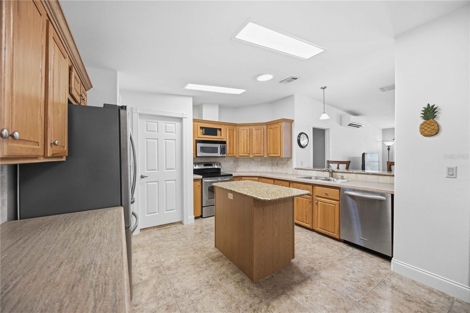 Image 22 of 61 For 18 Emden Circle