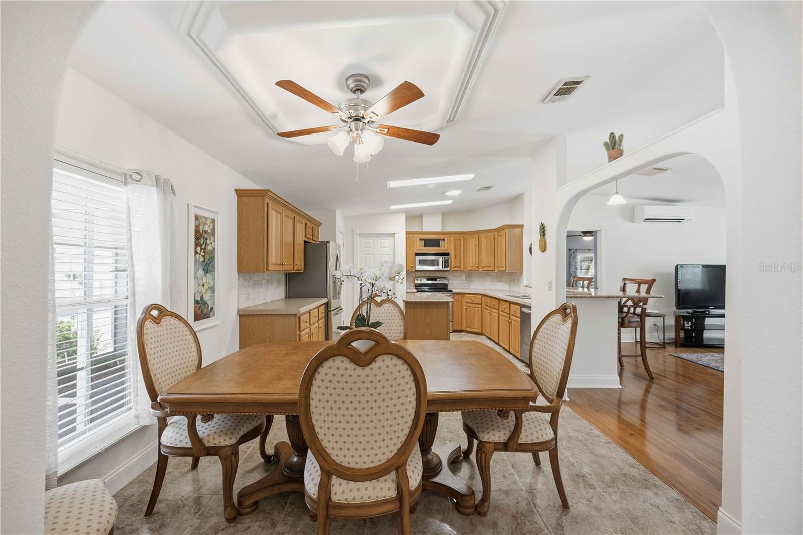 Image 27 of 61 For 18 Emden Circle