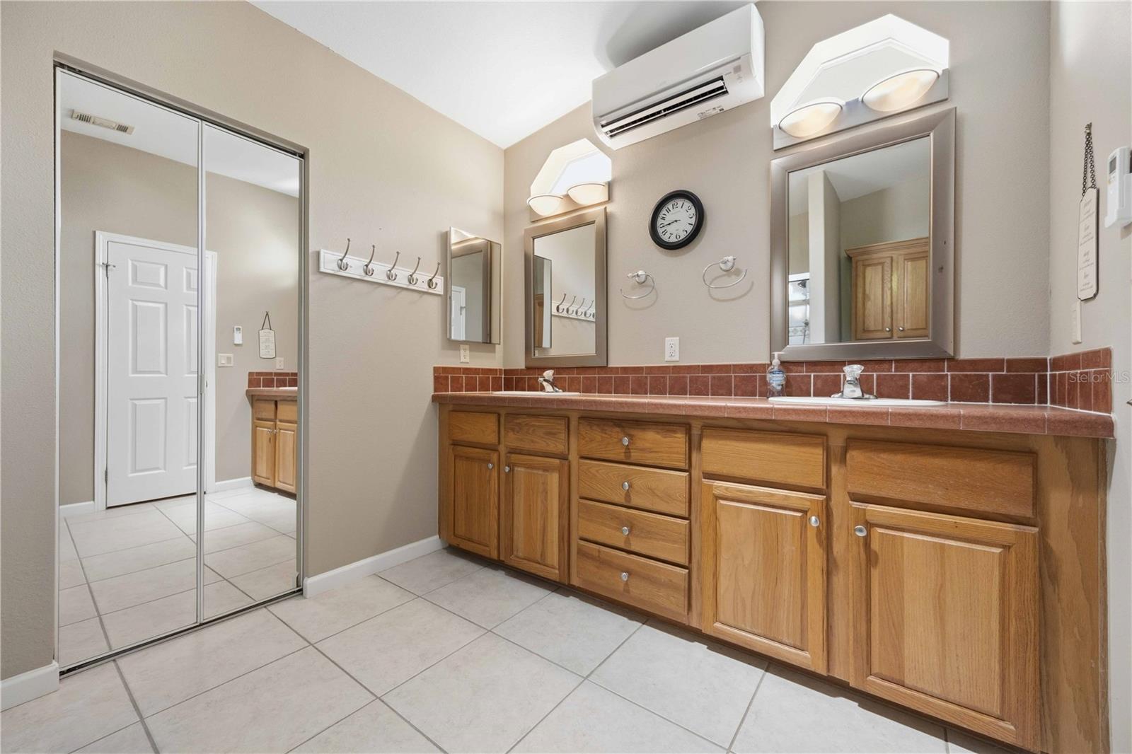 Image 31 of 61 For 18 Emden Circle