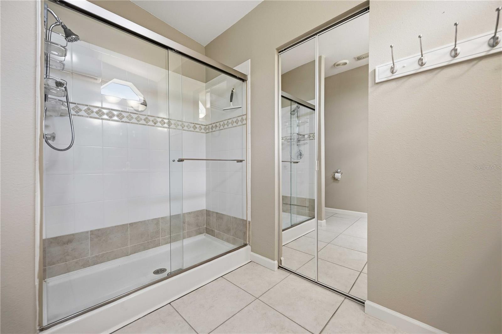 Image 32 of 61 For 18 Emden Circle