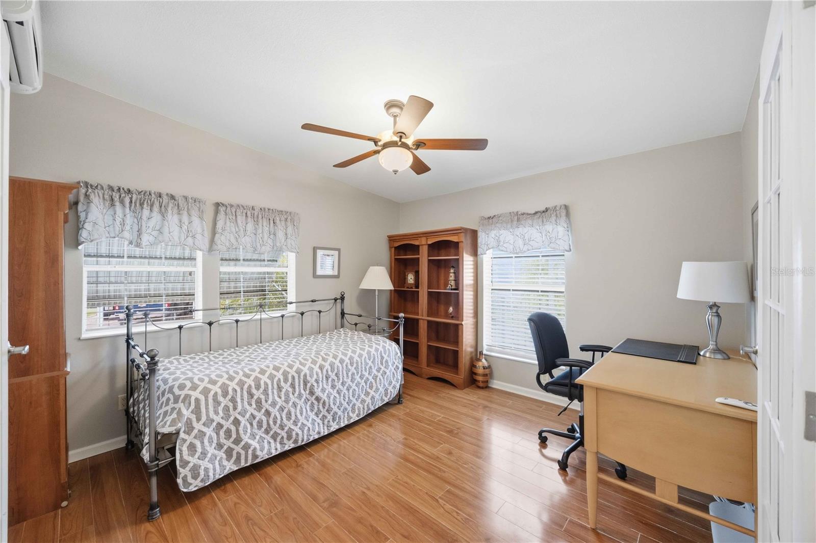 Image 34 of 61 For 18 Emden Circle