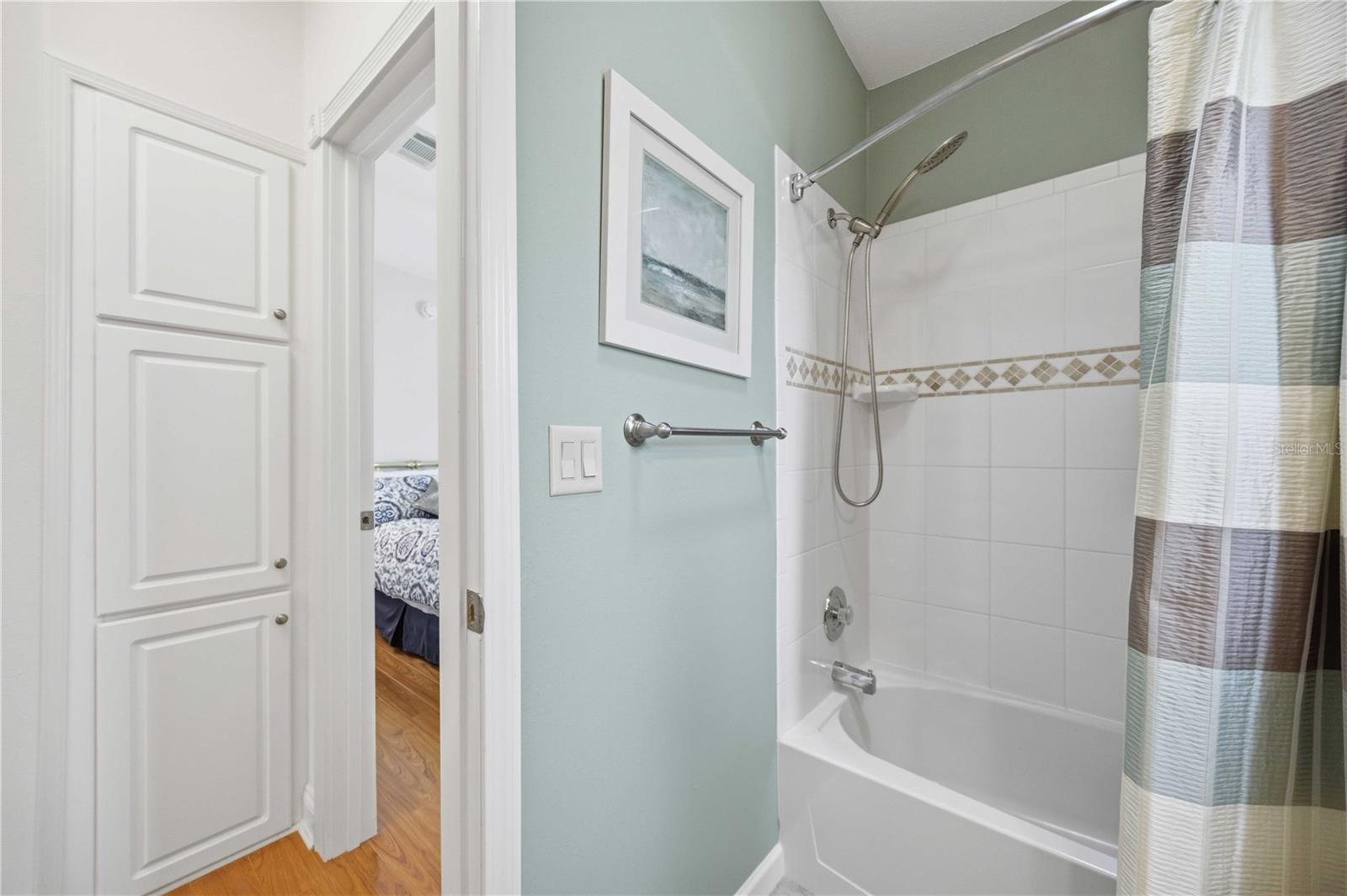 Image 38 of 61 For 18 Emden Circle