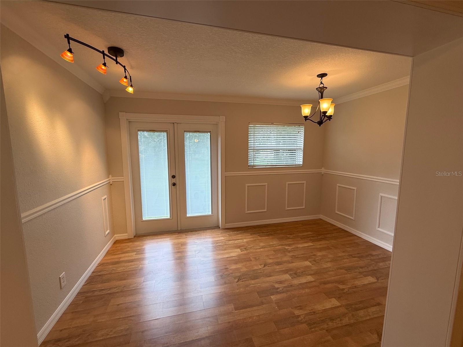 Image 6 of 22 For 20979 Lawson Avenue