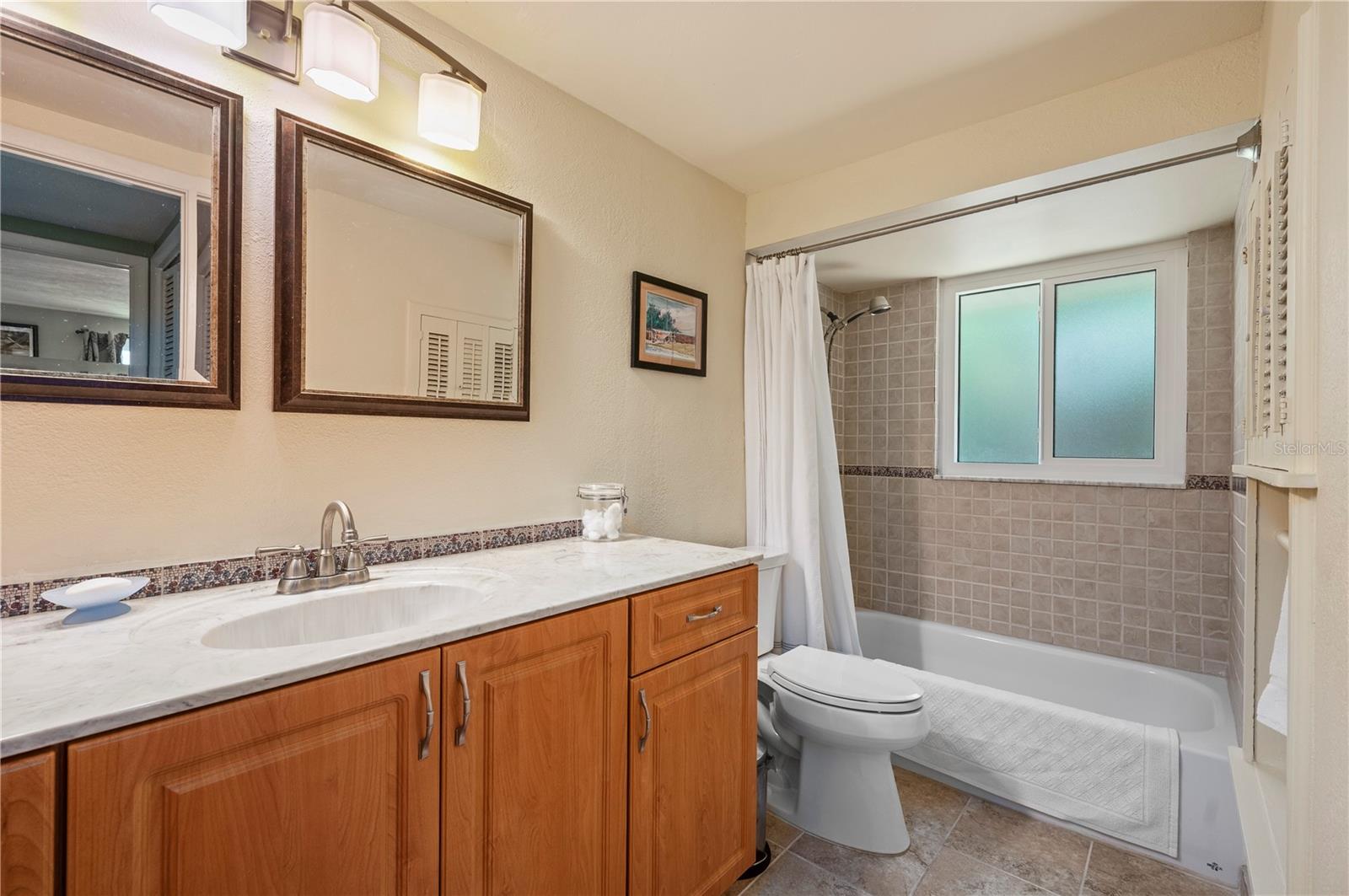 Image 33 of 49 For 540 Grove Avenue Nw