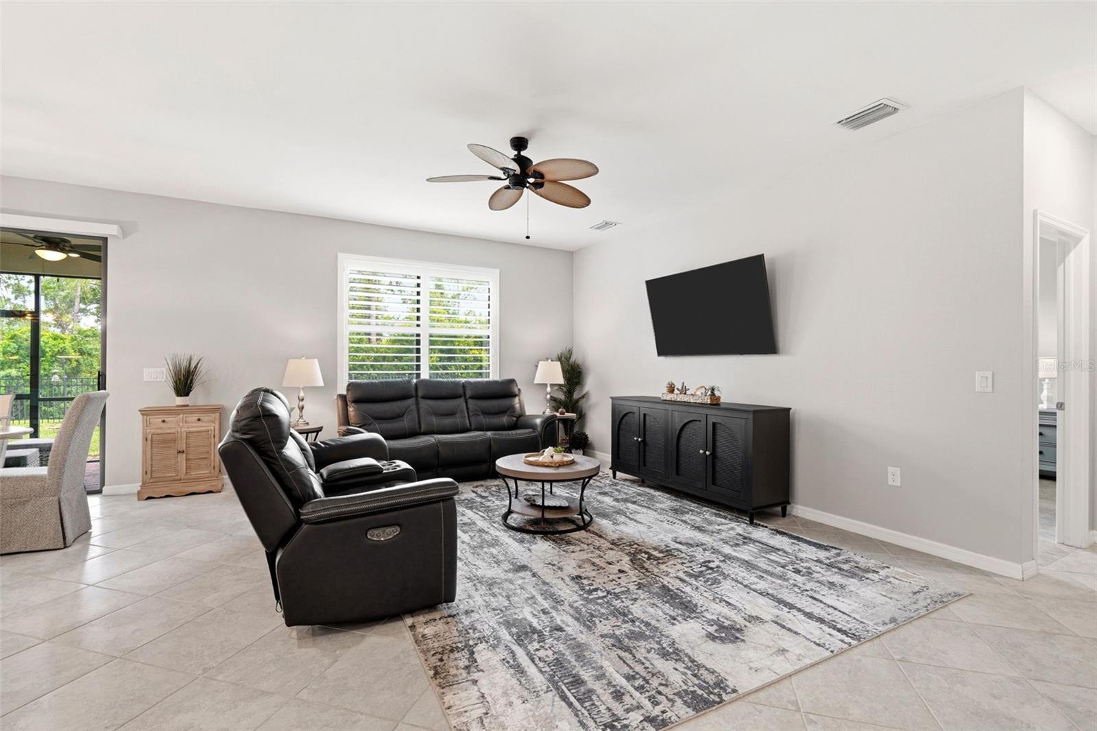 Image 18 of 38 For 2501 Sherman Oak Drive