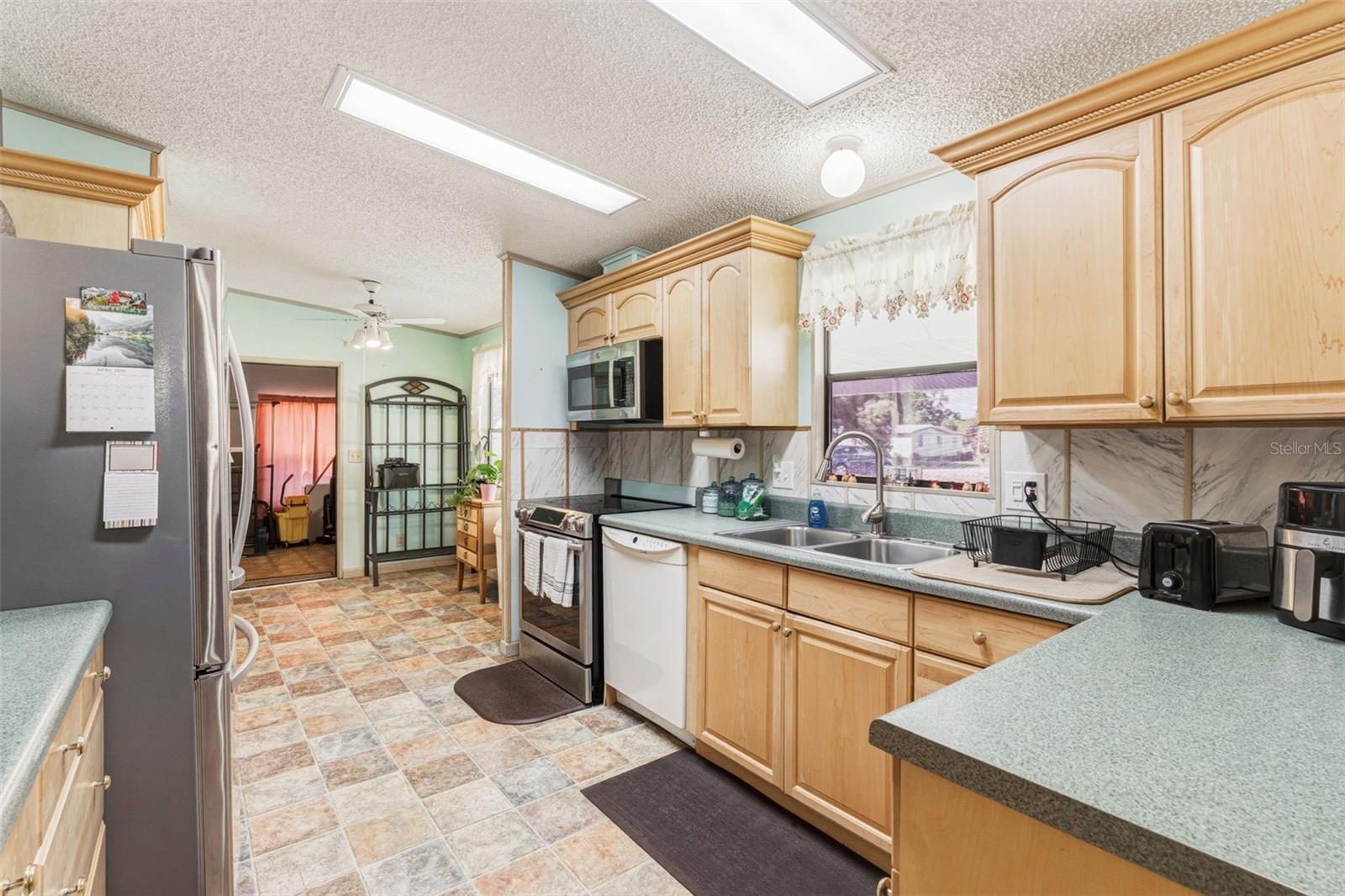 Image 16 of 40 For 1586 Grapefruit Street