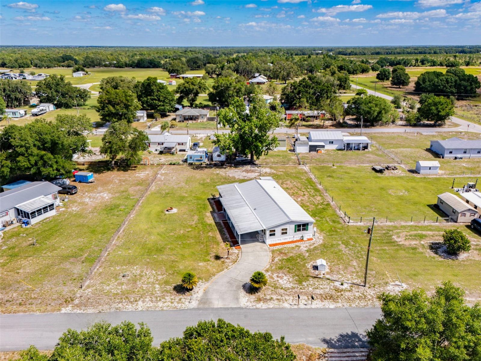 Image 3 of 40 For 1586 Grapefruit Street