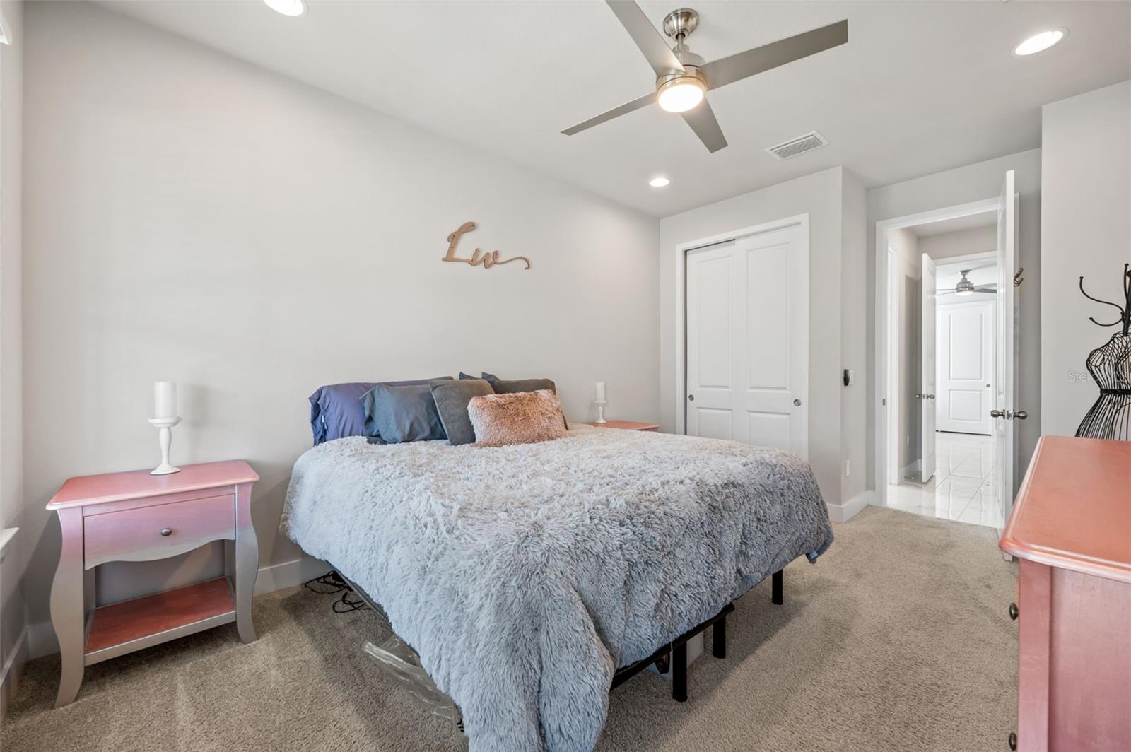 Listing photo id 8 for 5632 Long Shore Loop