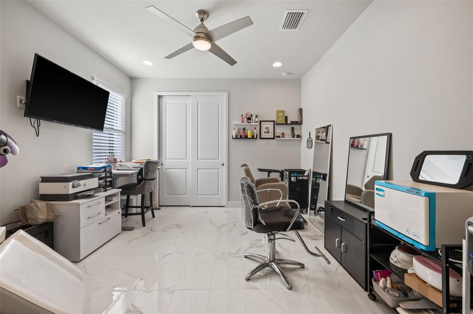 Listing photo id 9 for 5632 Long Shore Loop