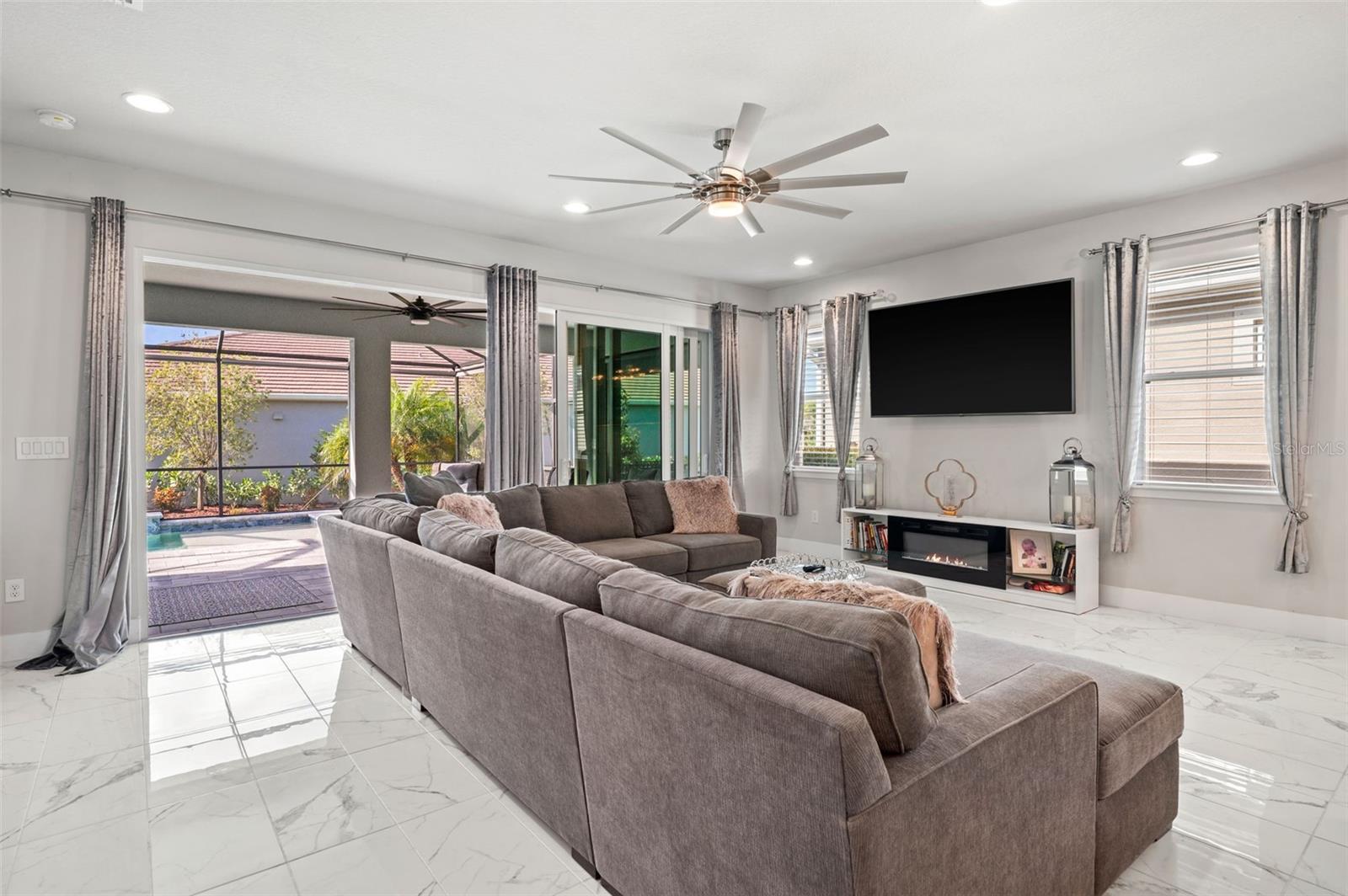 Listing photo id 20 for 5632 Long Shore Loop