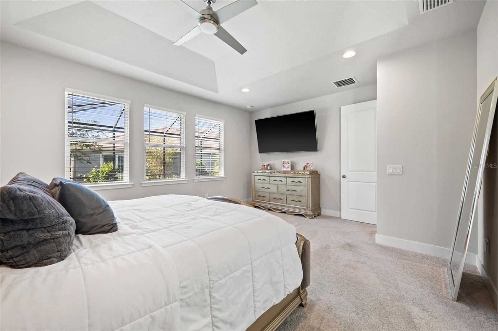 Listing photo id 33 for 5632 Long Shore Loop