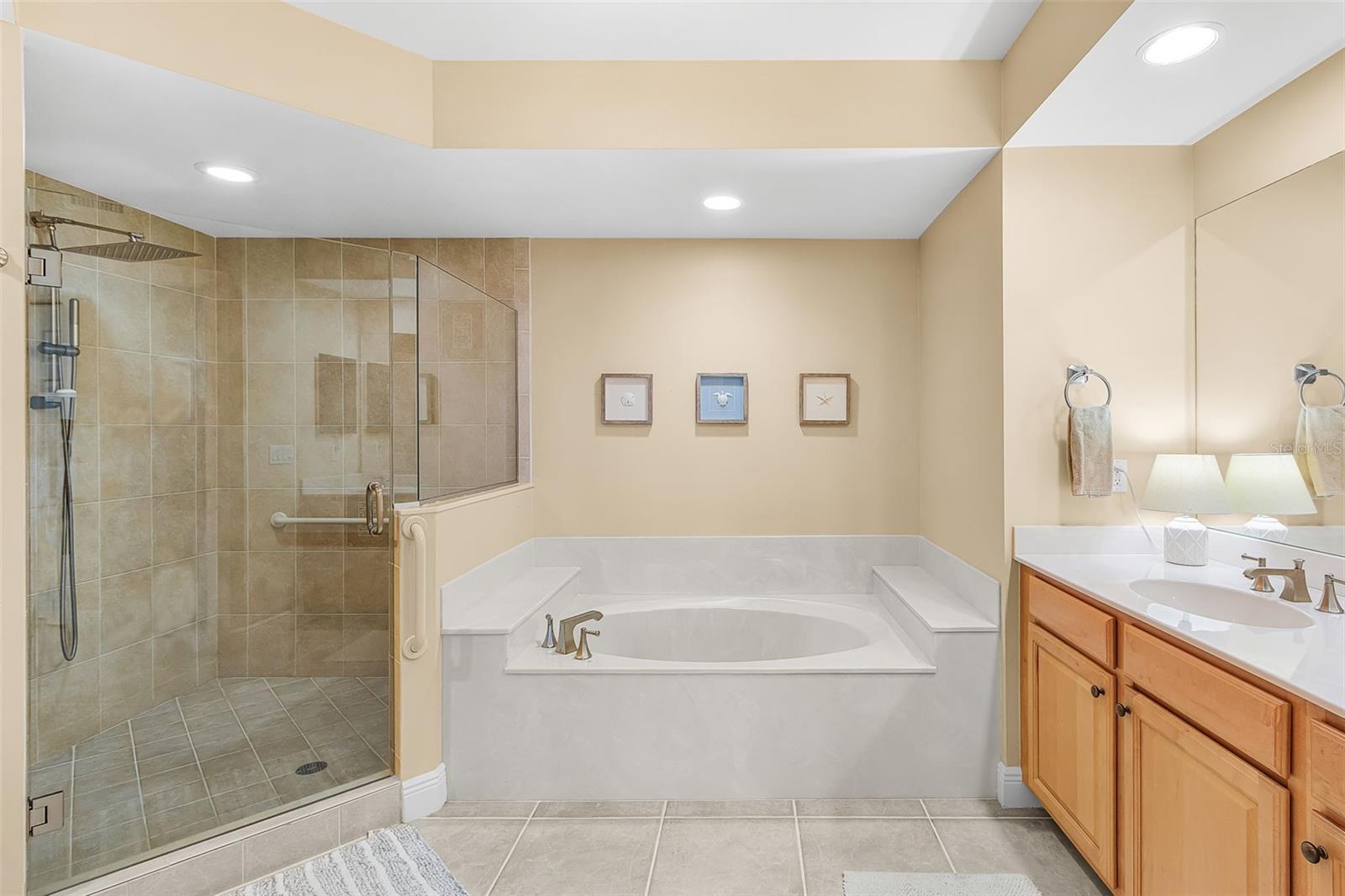 Image 18 of 54 For 3321 Sunset Key Circle 508