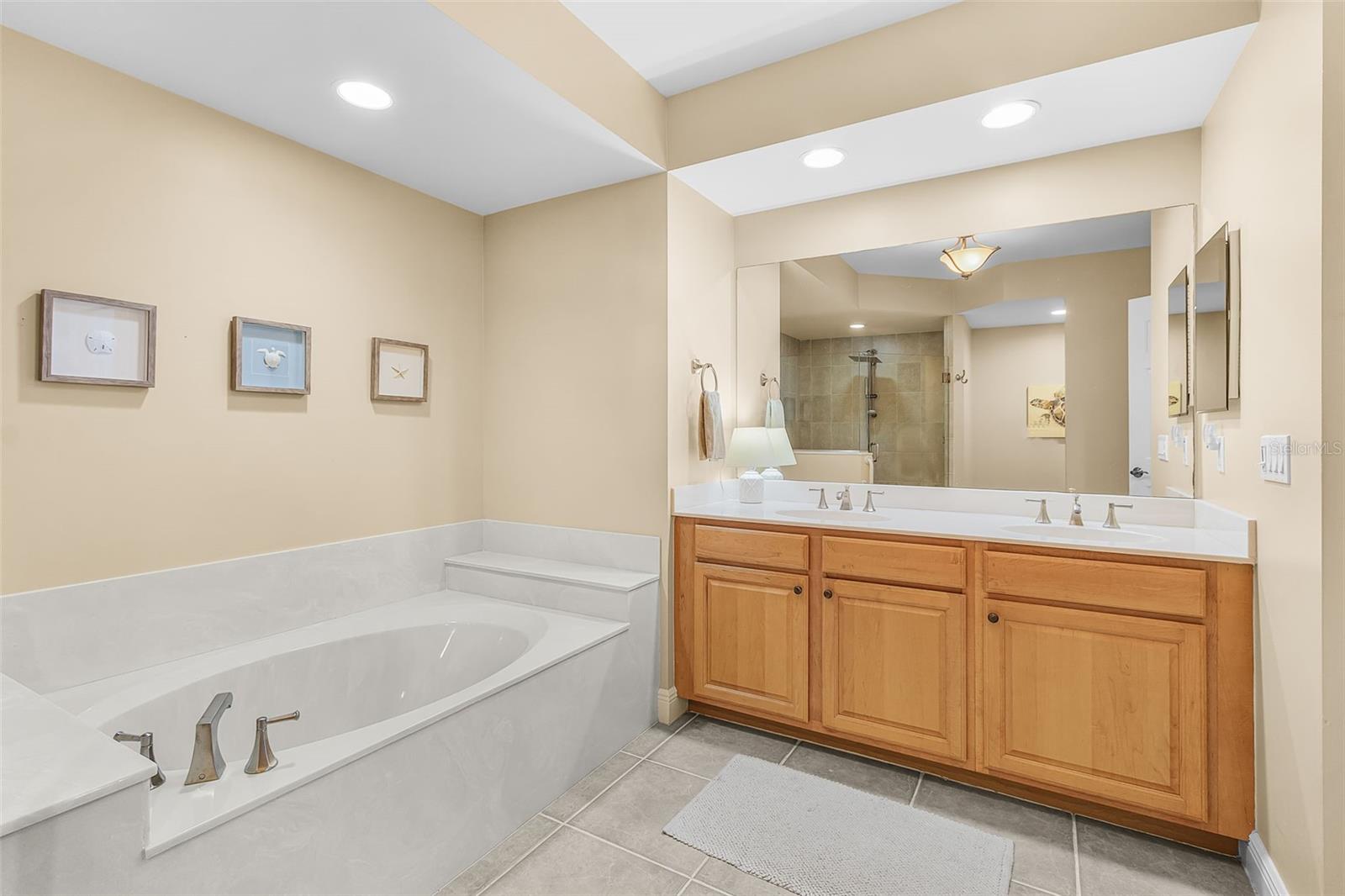 Image 19 of 54 For 3321 Sunset Key Circle 508