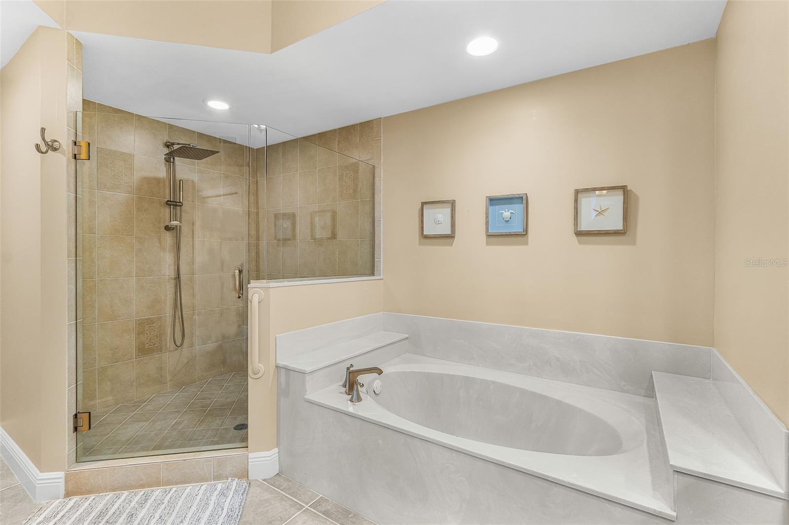 Image 20 of 54 For 3321 Sunset Key Circle 508