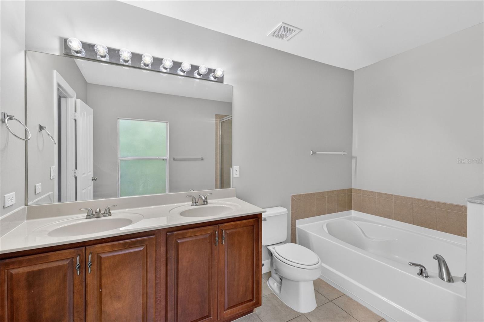 Image 33 of 46 For 545 Encarnacion Street