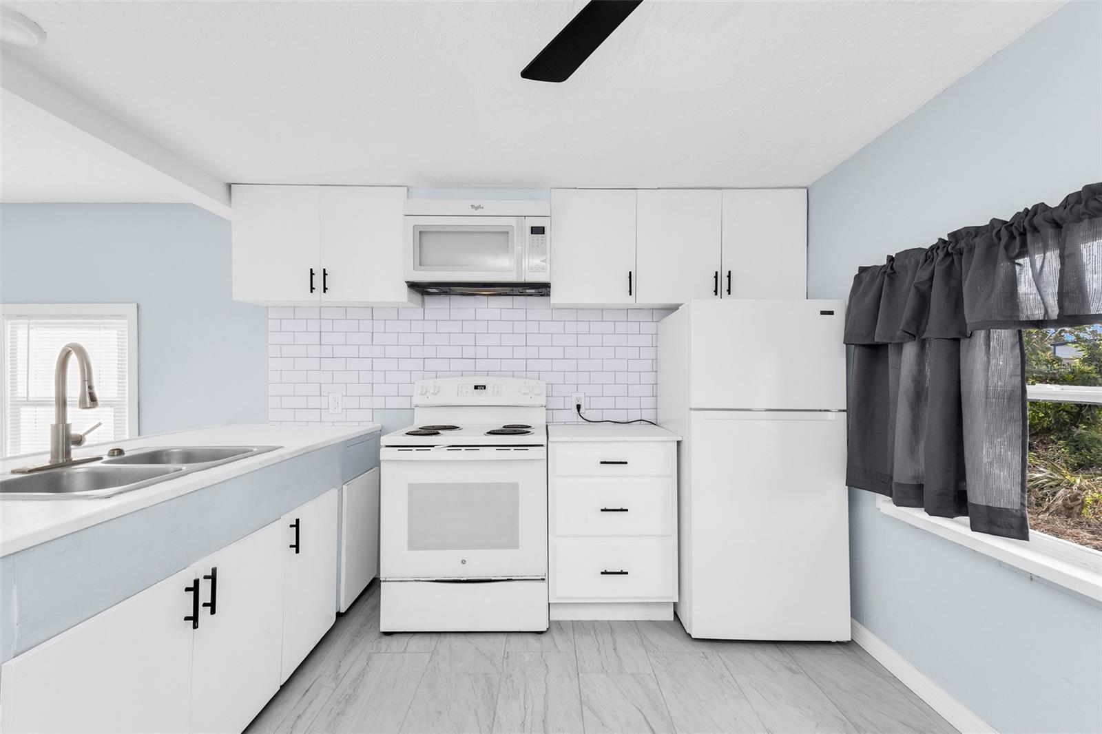 Image 4 of 27 For 8319 Roosevelt Street