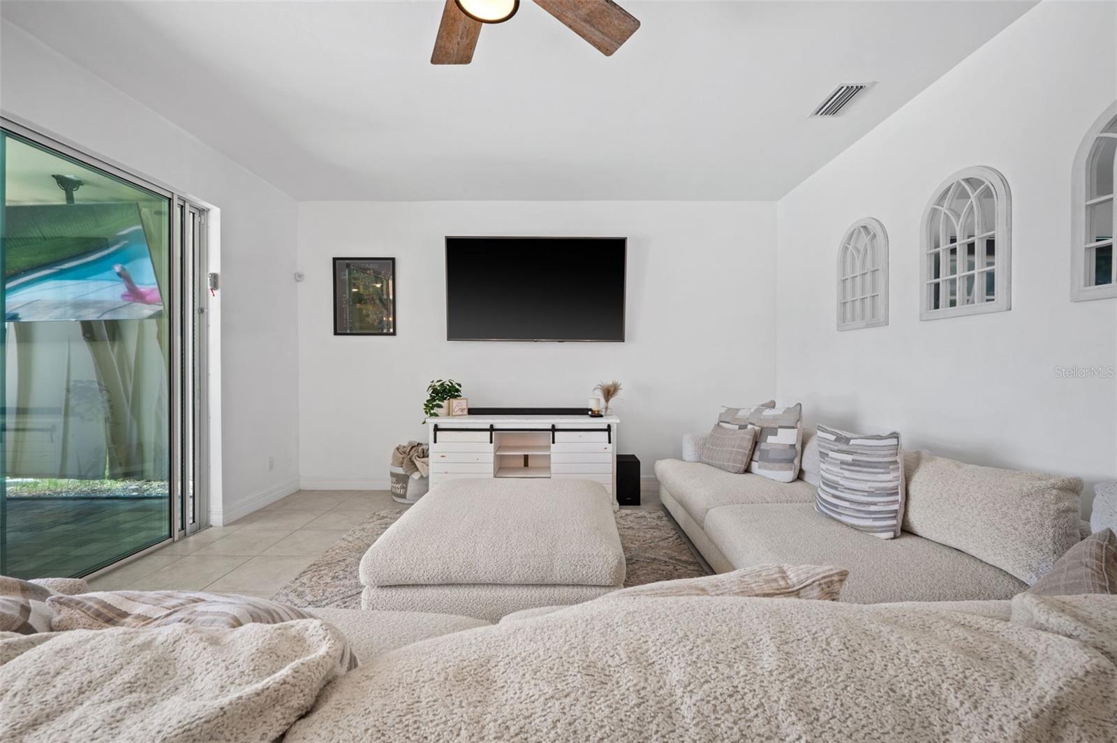 Image 14 of 56 For 43763 Longleaf Lane