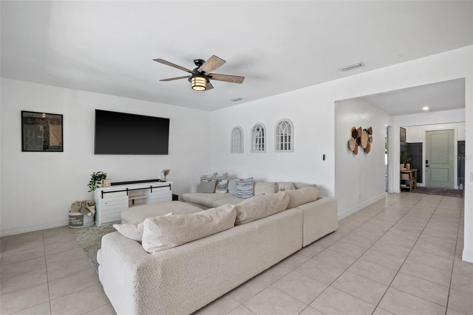 Image 17 of 56 For 43763 Longleaf Lane