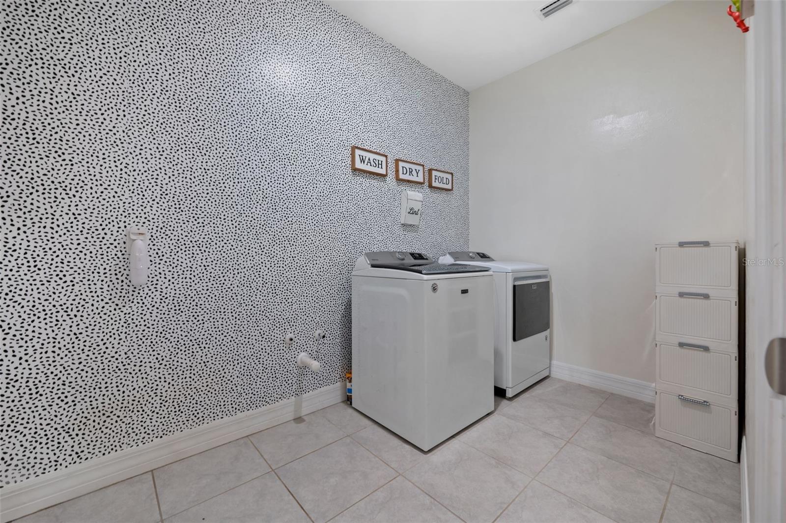 Image 33 of 56 For 43763 Longleaf Lane