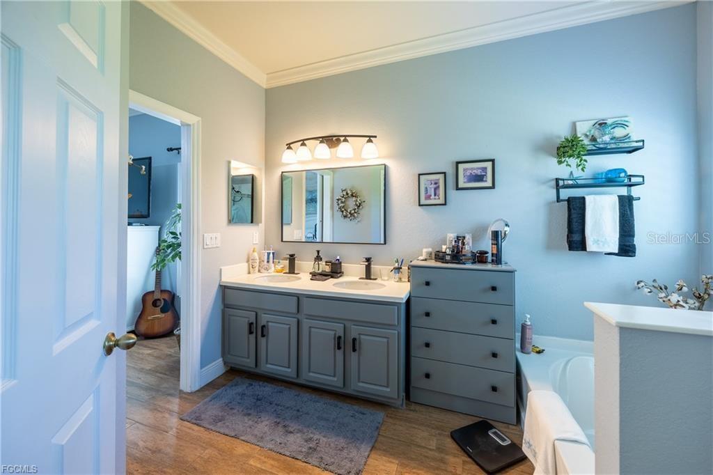 Image 17 of 43 For 2128 Cape Heather Circle