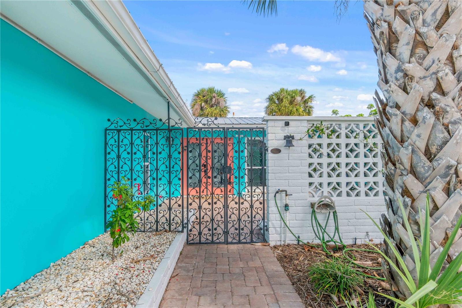 Image 18 of 81 For 1960 Marion Avenue