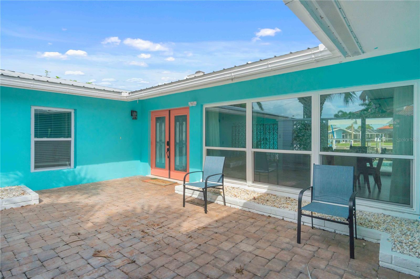 Image 21 of 81 For 1960 Marion Avenue