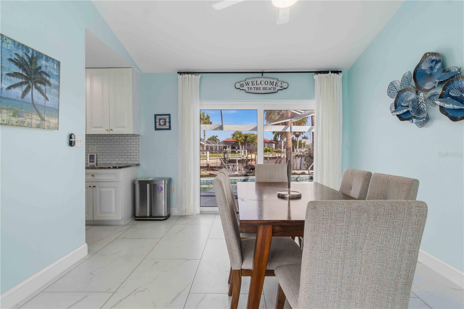 Image 23 of 81 For 1960 Marion Avenue