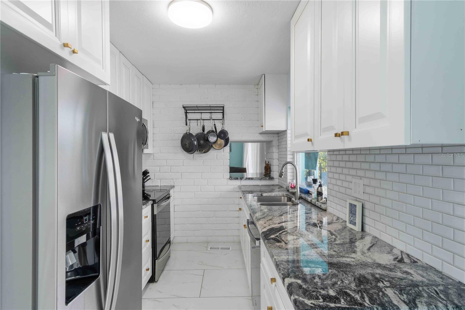 Image 24 of 81 For 1960 Marion Avenue