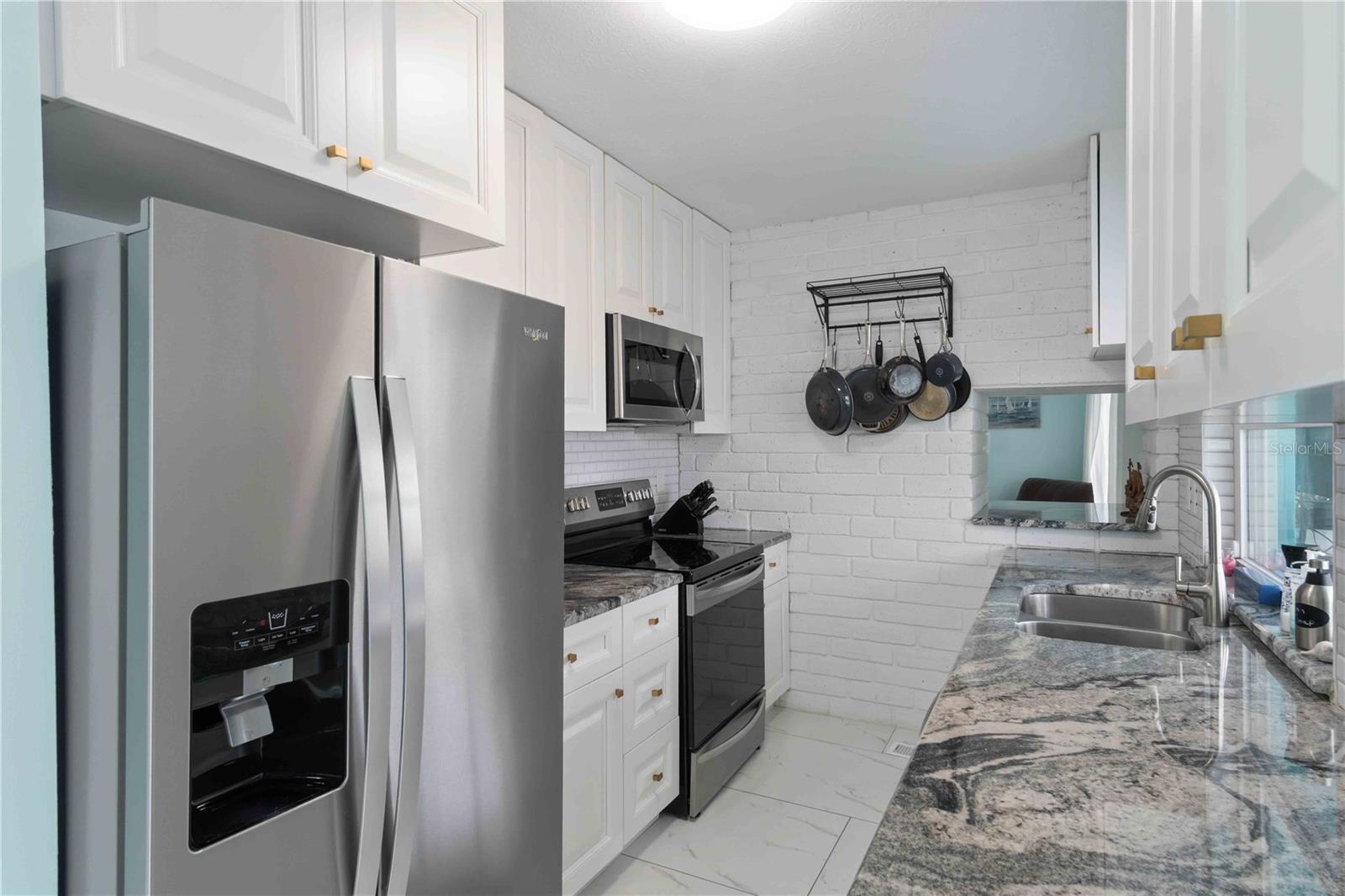 Image 25 of 81 For 1960 Marion Avenue