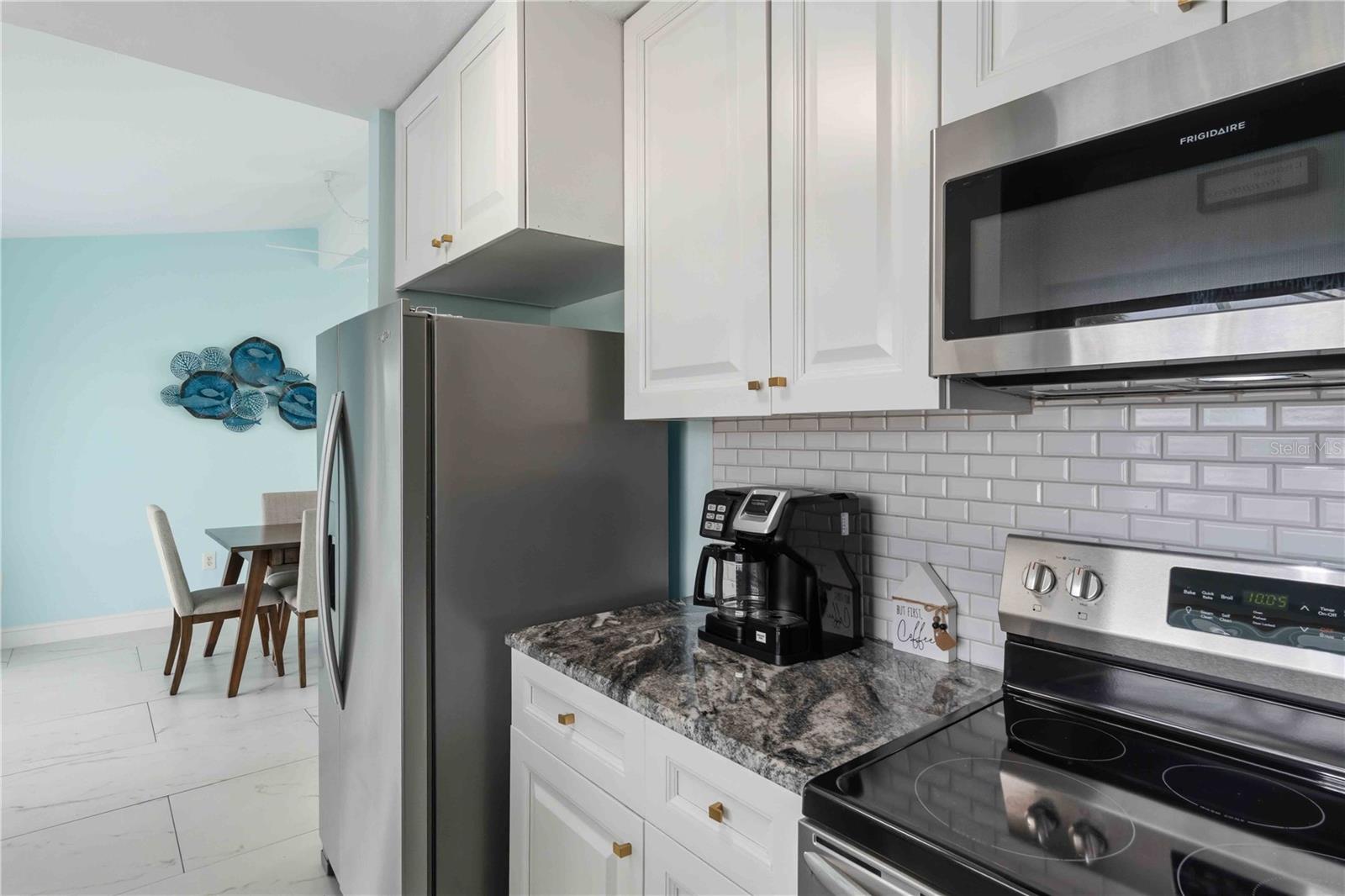 Image 27 of 81 For 1960 Marion Avenue