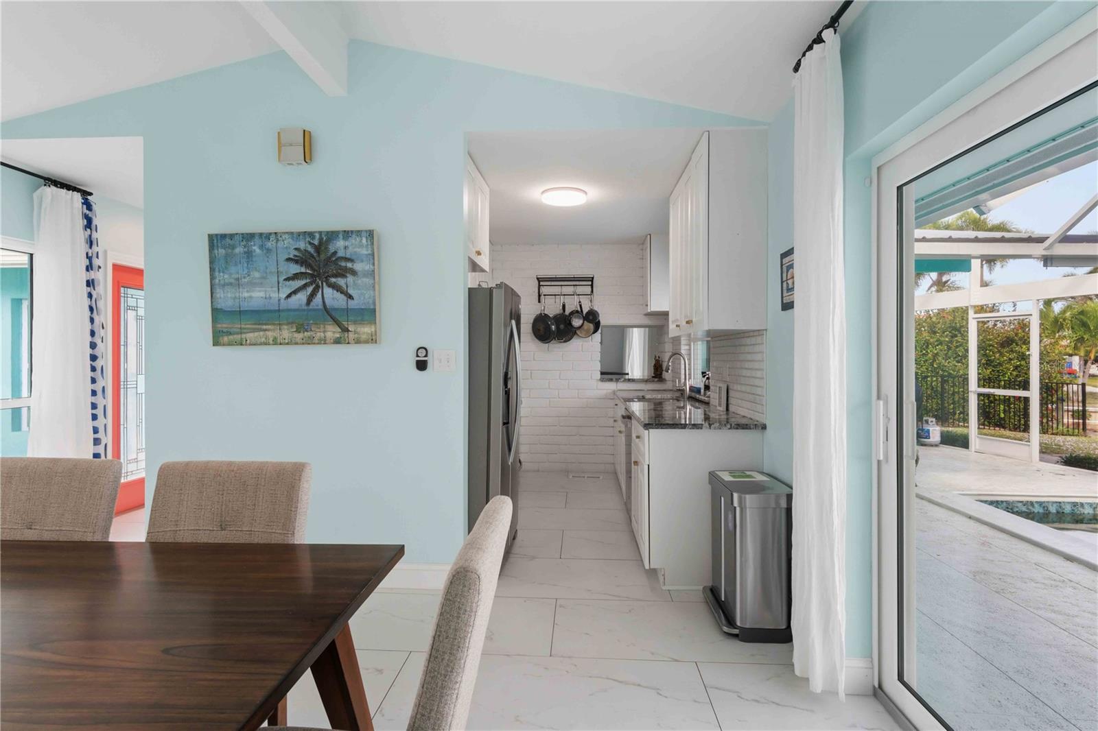 Image 33 of 81 For 1960 Marion Avenue