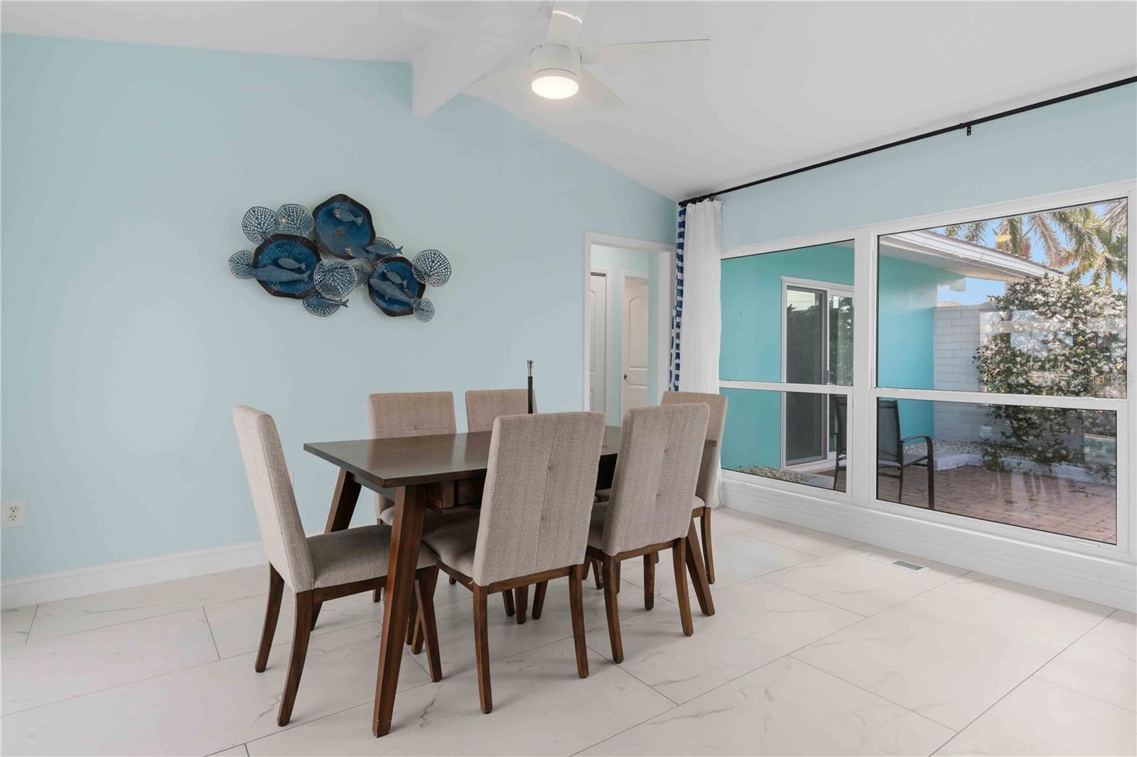 Image 34 of 81 For 1960 Marion Avenue