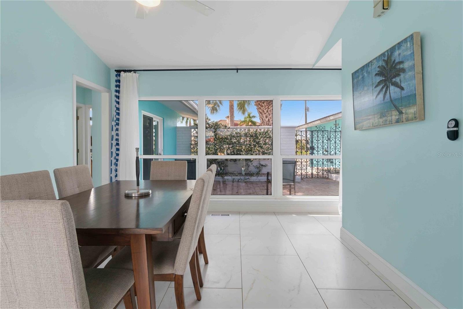 Image 36 of 81 For 1960 Marion Avenue